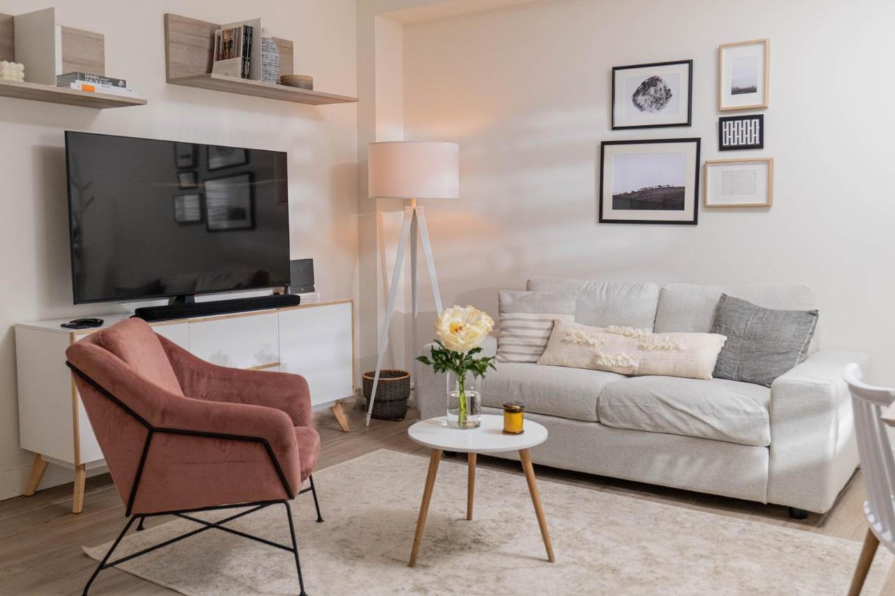 Amazing apartment in Huertas Madrid Bagian luar foto