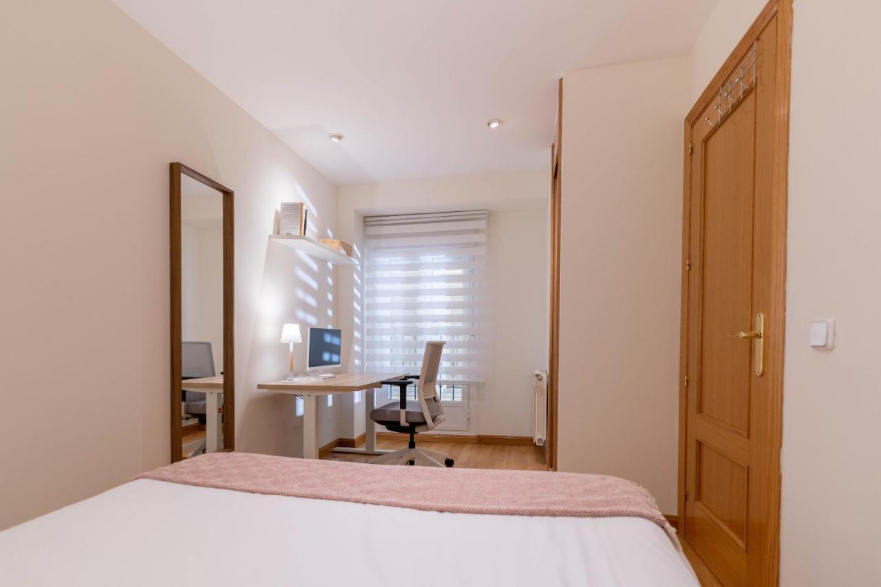 Amazing apartment in Huertas Madrid Bagian luar foto